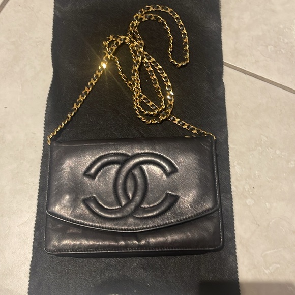 CHANEL - Picture 4 of 10